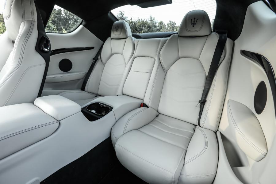 Интерьер Maserati GranTurismo Sport 2017 года  (фото 13 из 13)